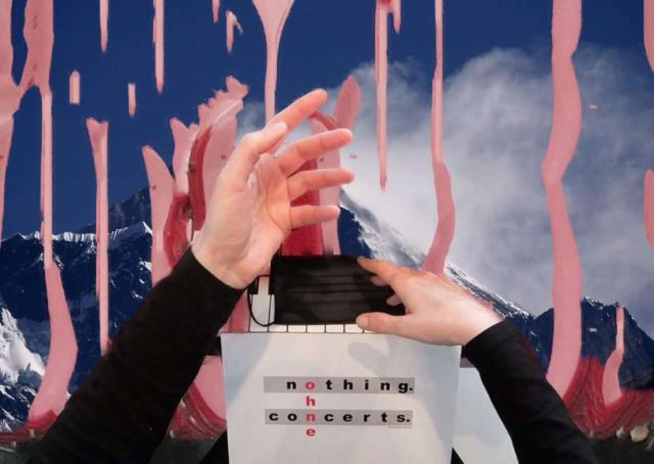 Hände von Tatjana Worm-Sawosskaya mit Vorhandschlieren, blauem Himmel nd stürmender See im Hintergrund