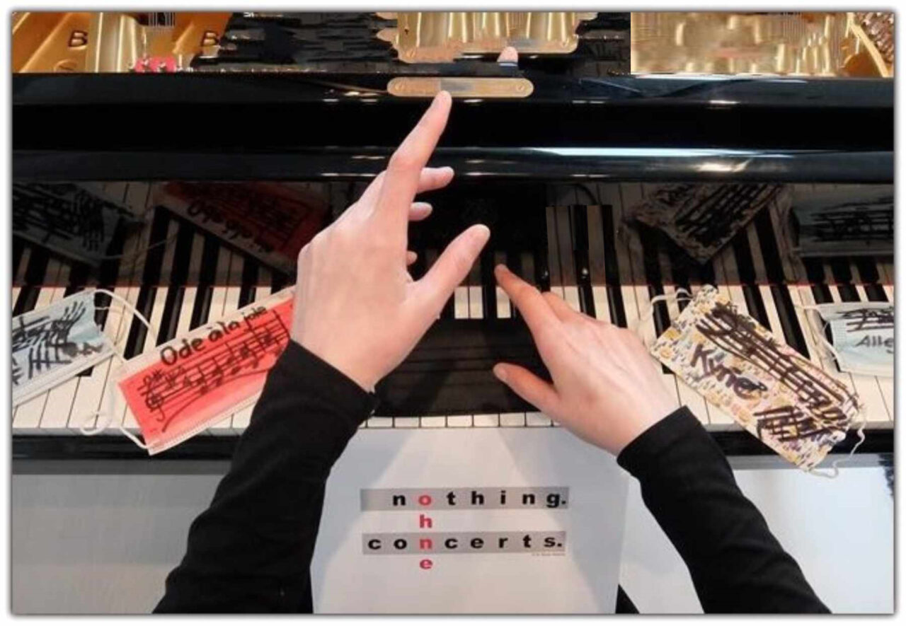 Tatjana Worm-Sawosskaya am Klavierflügel Steinway.