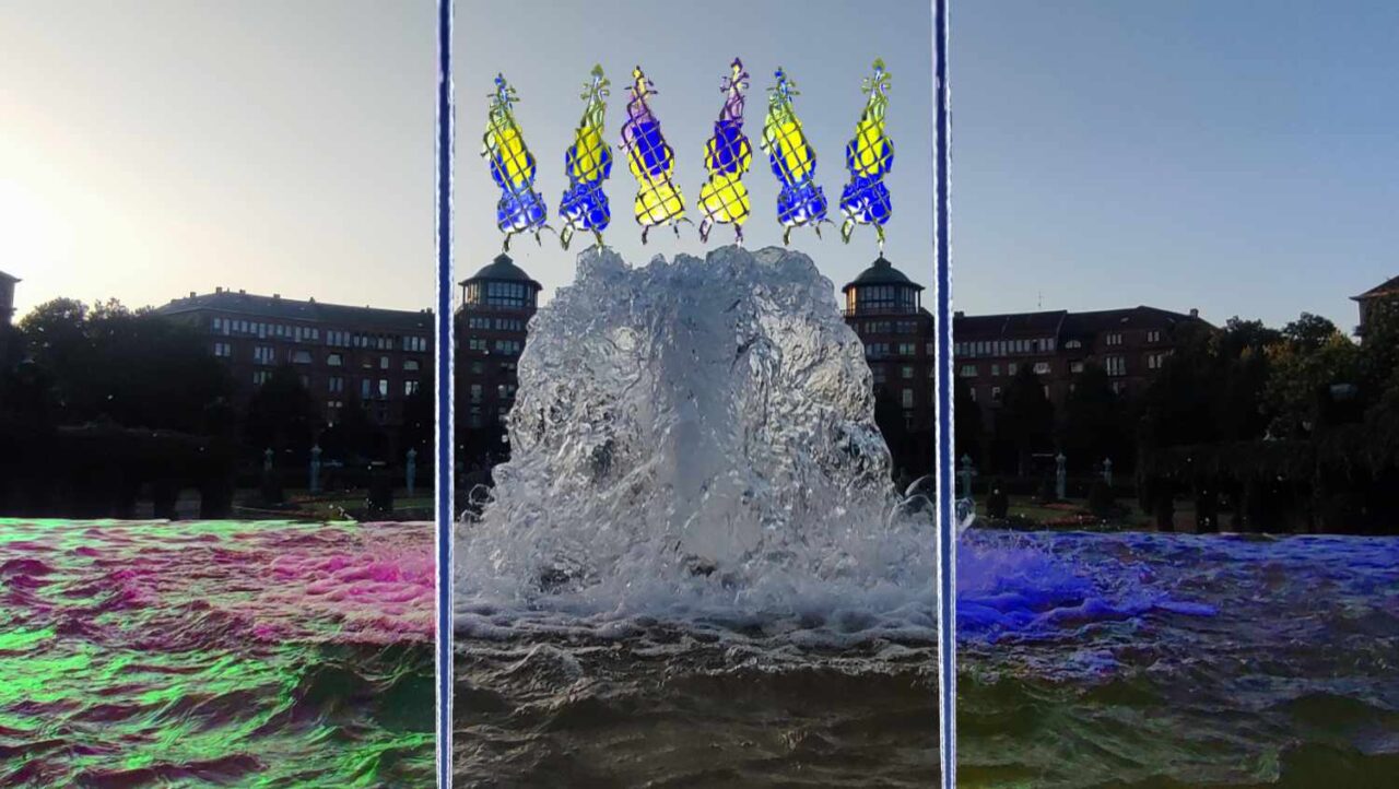 Mannheim Friedrichplatz, Springbrunnen. Größtes Jugendstil-Ensemble Europas. Mit blaugelben Geigen, eingegittert mit ffp2-Maske, diese springen auf dem Springbrunnenwasser.