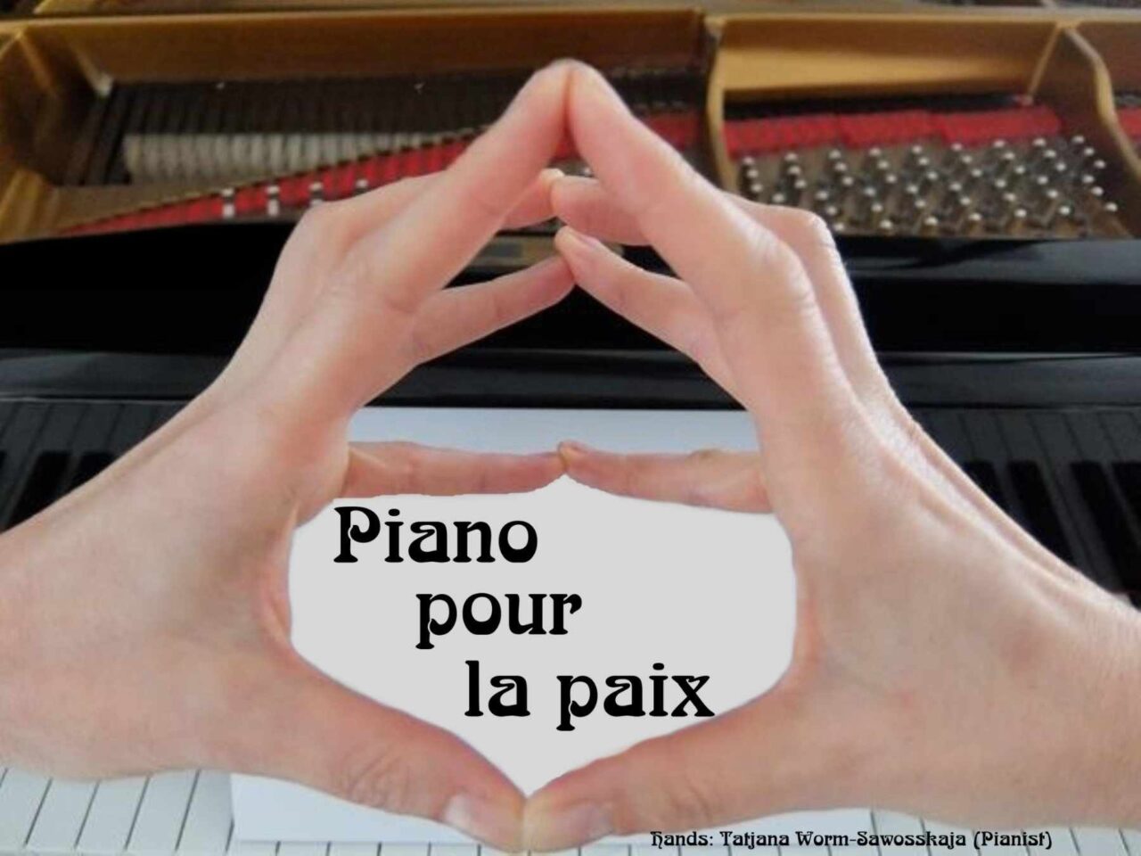 Raute von Angela Merkel durch Pianistin Tatjana-Worm-Sawosskaya. Piano pour la paix. Leise für den Frieden.