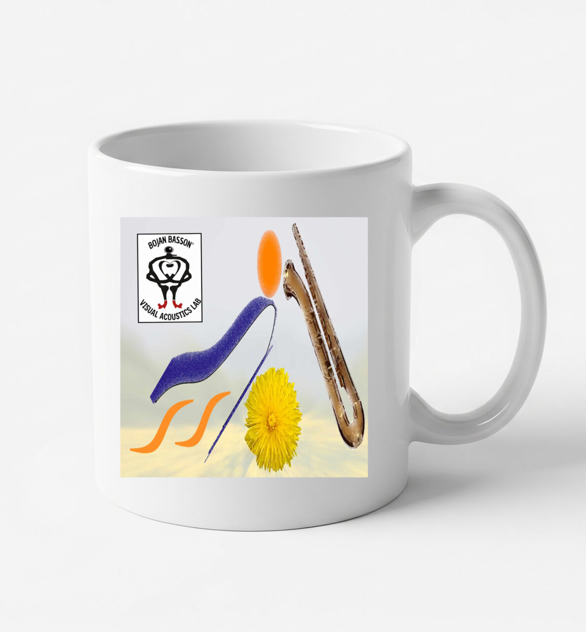 Kaffeepott mit Logo Bojan Basson und Symbolbild Klavierflügel mit Kopf und Tuba, die mit ihm spricht. Instrumente sind Menschen.