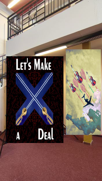 Ausstellungsraum. Zwei Trompeten mit Kondensstreifen, die ein Kreuz am Zimmel ziehen: Let´s make a deal.